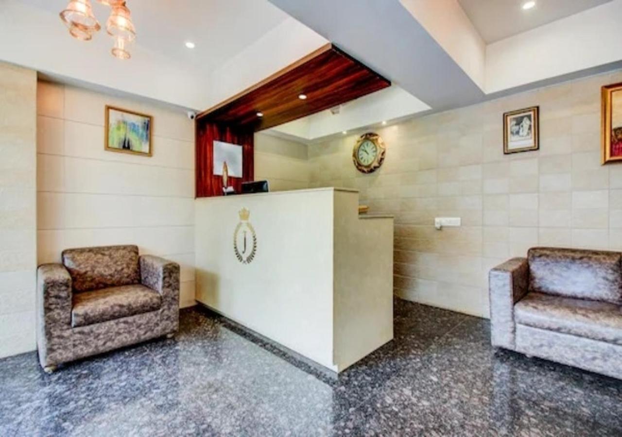 J Hotel And Banquets Мумбай Екстериор снимка