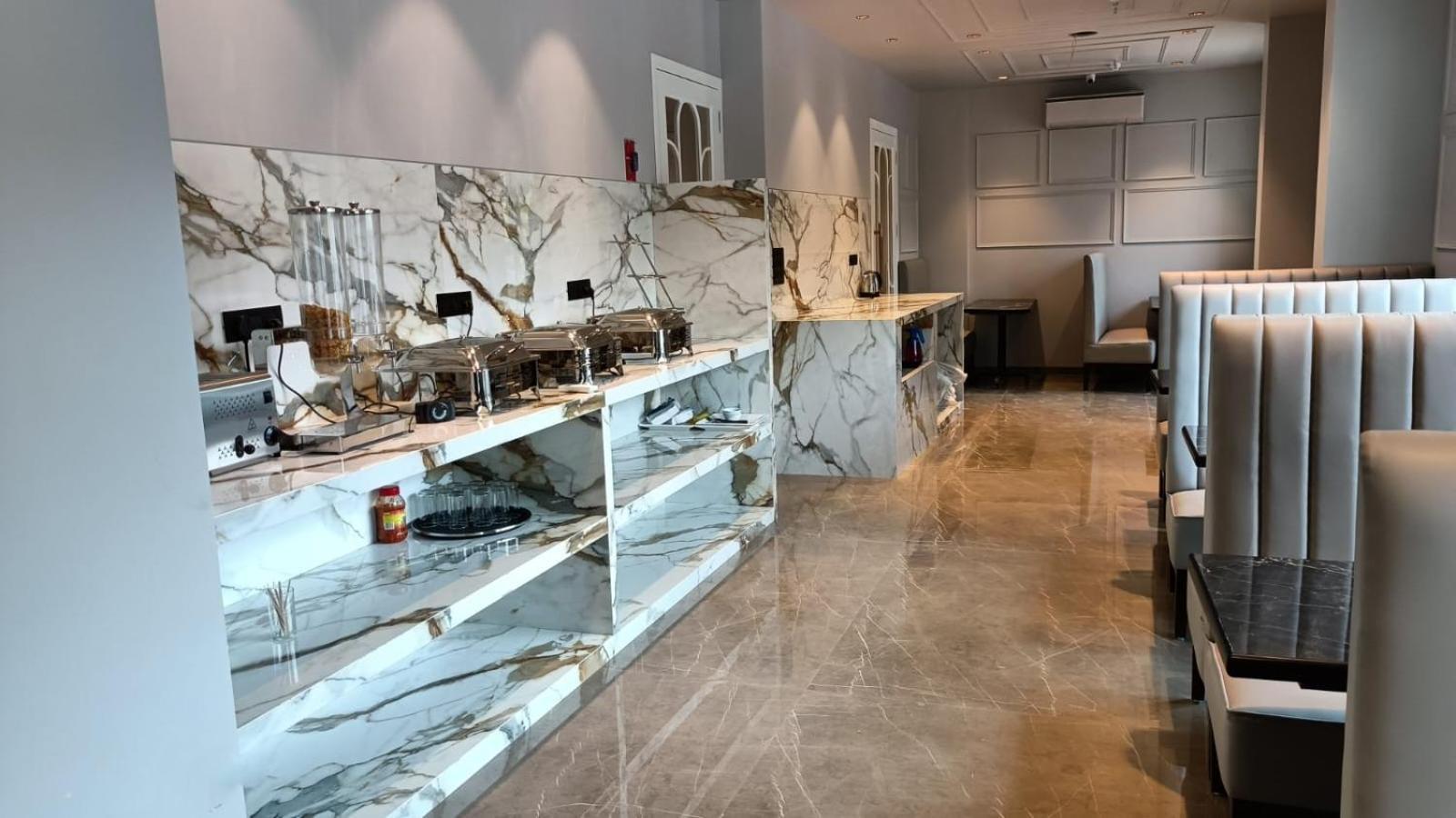 J Hotel And Banquets Мумбай Екстериор снимка