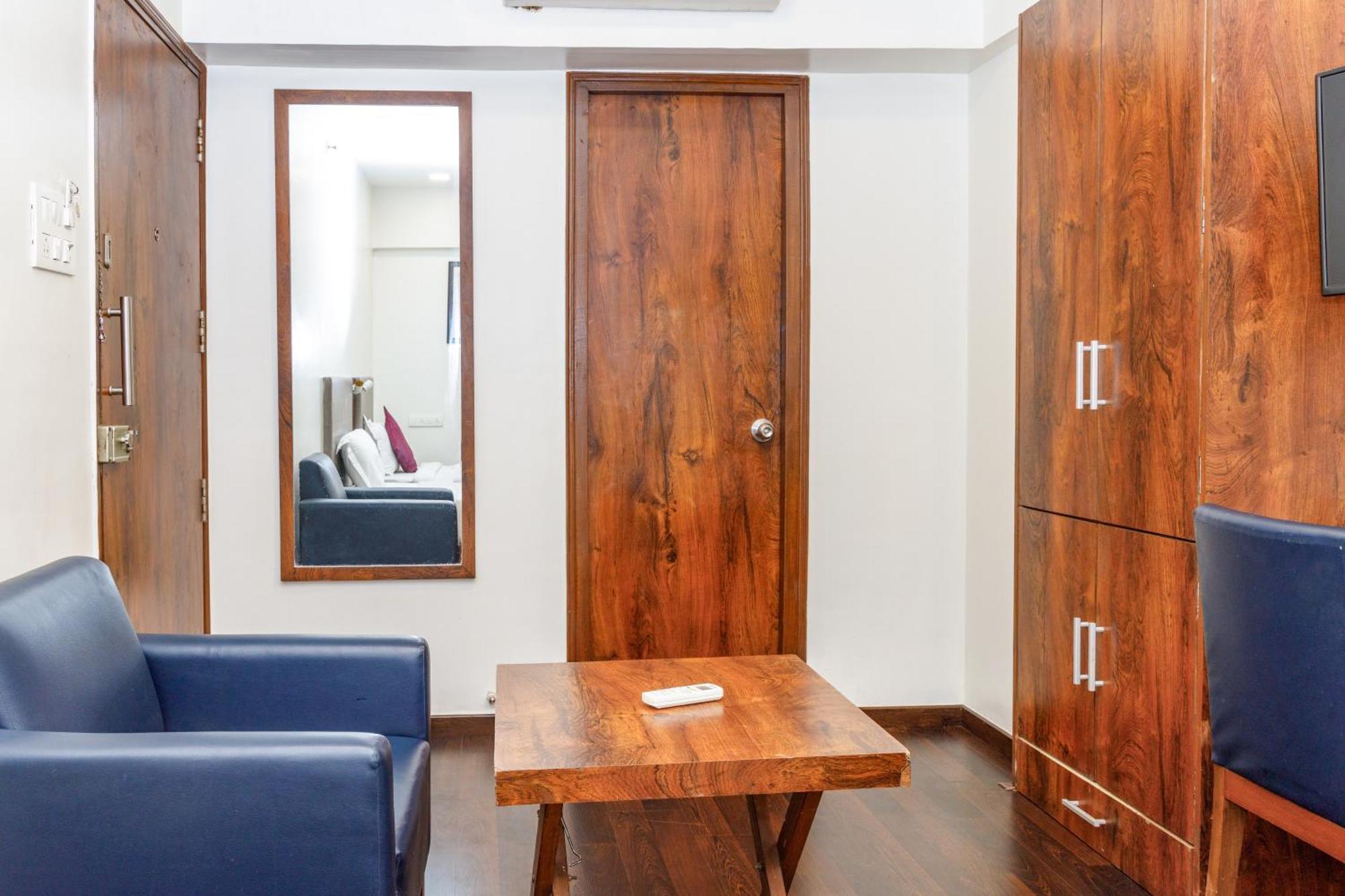 J Hotel And Banquets Мумбай Екстериор снимка